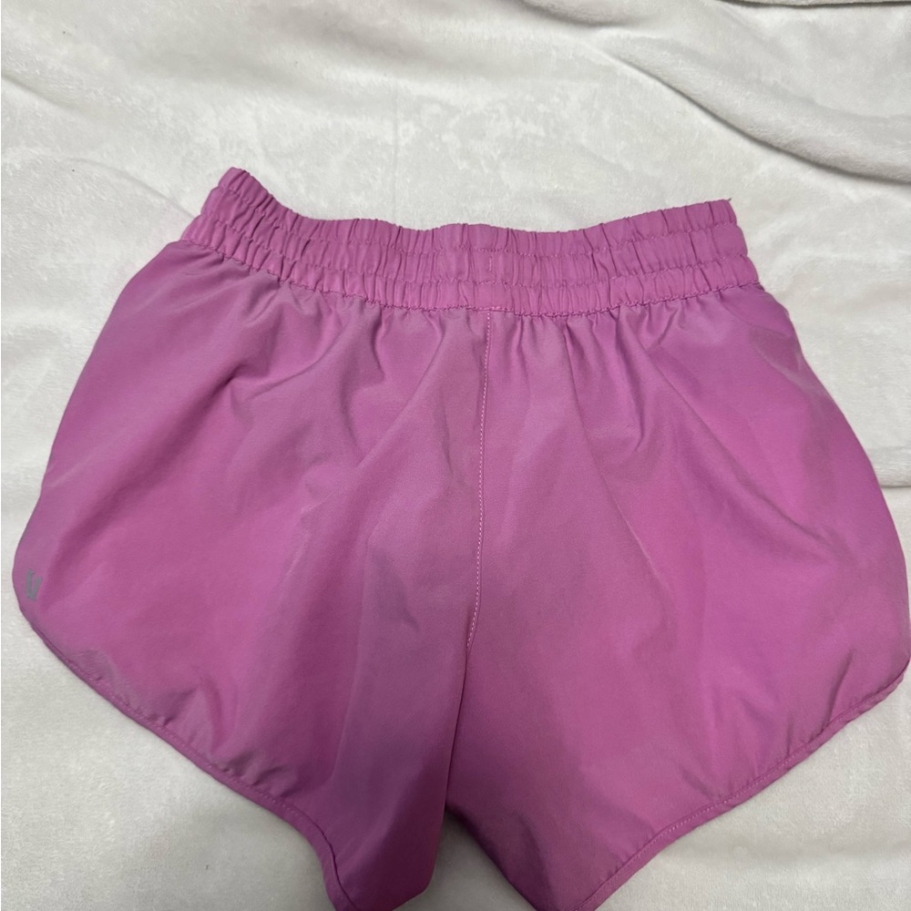 Vuori Clementine 4" Short - Picture 3 of 4